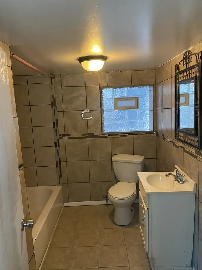 2053 West 70th Street Chicago IL 60636