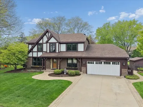 1207 Abbey Court Libertyville IL 60048