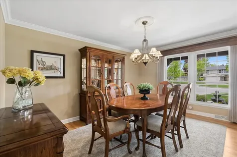 1207 Abbey Court Libertyville IL 60048