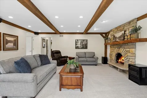 1207 Abbey Court Libertyville IL 60048