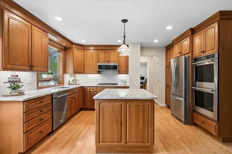 1207 Abbey Court Libertyville IL 60048