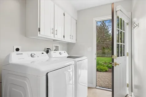 1207 Abbey Court Libertyville IL 60048