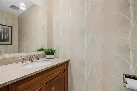 1207 Abbey Court Libertyville IL 60048