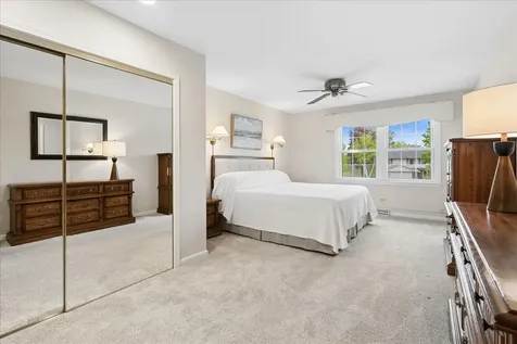 1207 Abbey Court Libertyville IL 60048