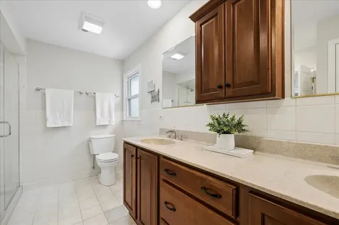 1207 Abbey Court Libertyville IL 60048