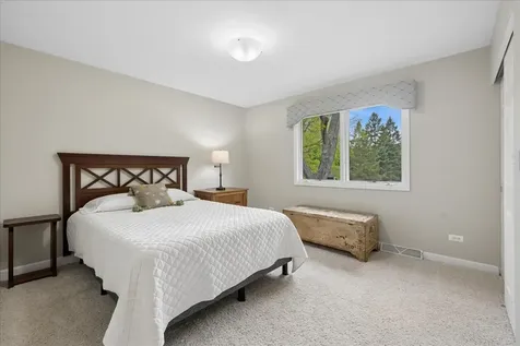 1207 Abbey Court Libertyville IL 60048