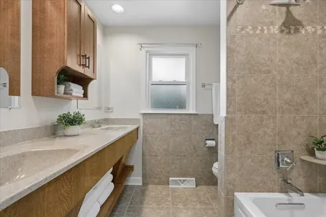 1207 Abbey Court Libertyville IL 60048