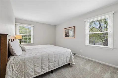 1207 Abbey Court Libertyville IL 60048