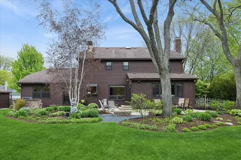 1207 Abbey Court Libertyville IL 60048