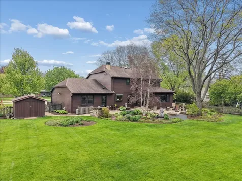1207 Abbey Court Libertyville IL 60048