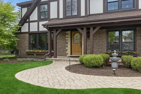 1207 Abbey Court Libertyville IL 60048