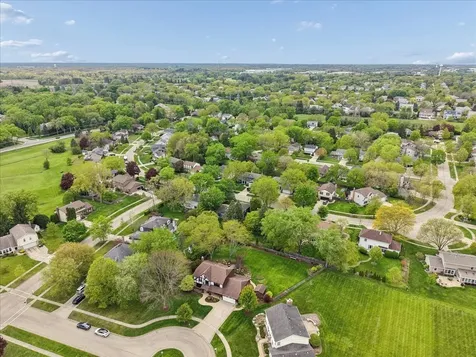 1207 Abbey Court Libertyville IL 60048