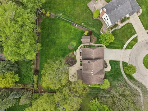 1207 Abbey Court Libertyville IL 60048