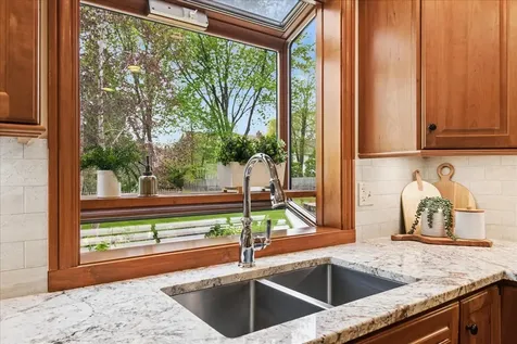 1207 Abbey Court Libertyville IL 60048