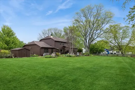 1207 Abbey Court Libertyville IL 60048