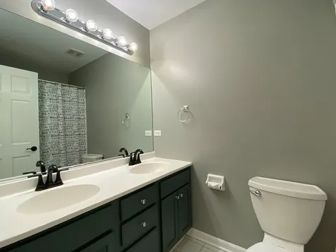 720 Kendridge Court Aurora IL 60502