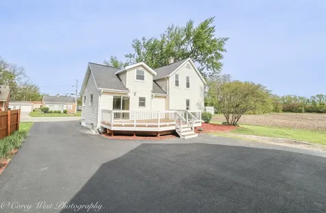 230 Sabin Street Sycamore IL 60178