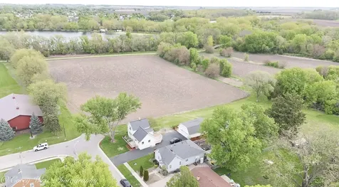 230 Sabin Street Sycamore IL 60178