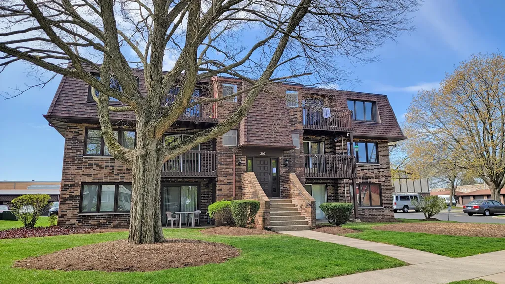 207 Uteg Street Crystal Lake IL 60014