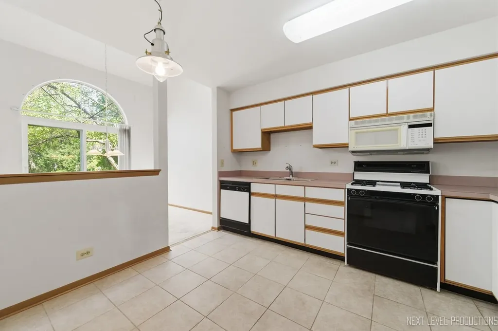 1334 Coldspring Road Carol Stream IL 60188