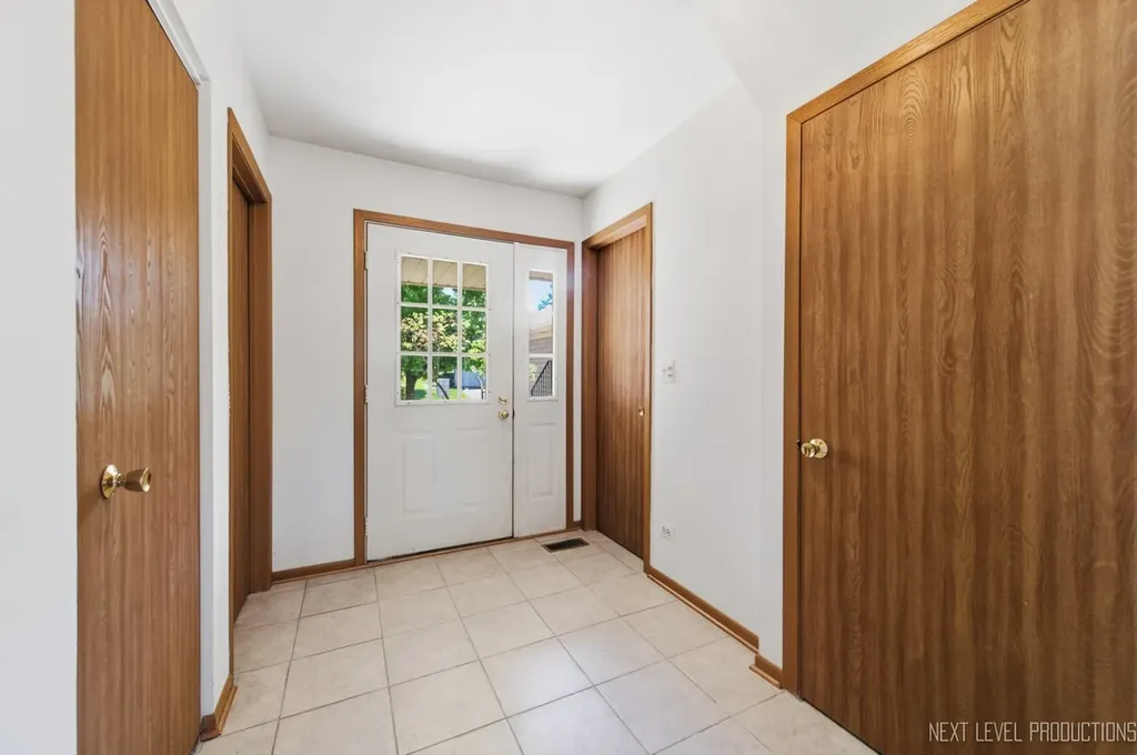 1334 Coldspring Road Carol Stream IL 60188