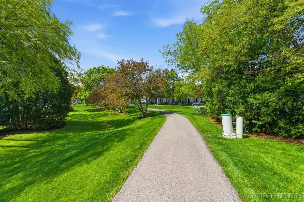 1334 Coldspring Road Carol Stream IL 60188
