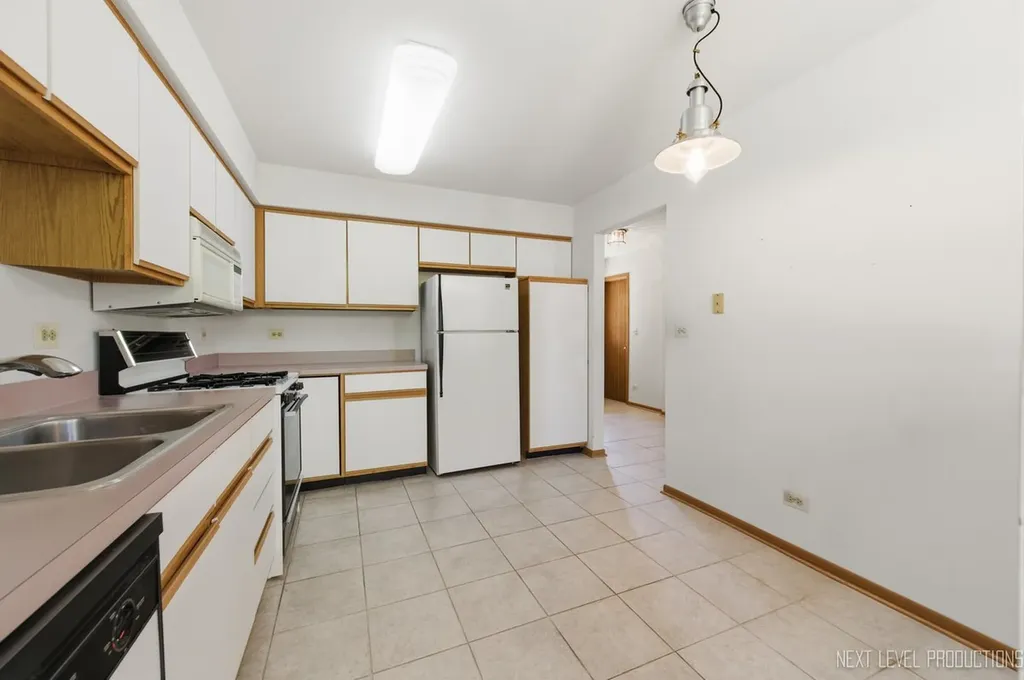 1334 Coldspring Road Carol Stream IL 60188