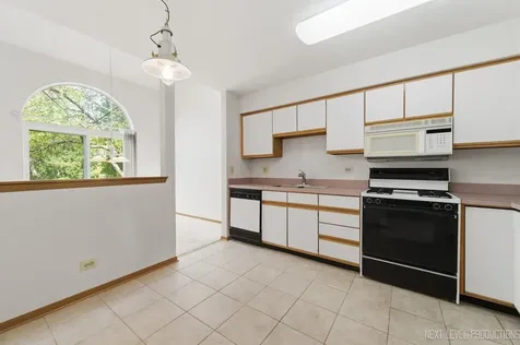 1334 Coldspring Road Carol Stream IL 60188