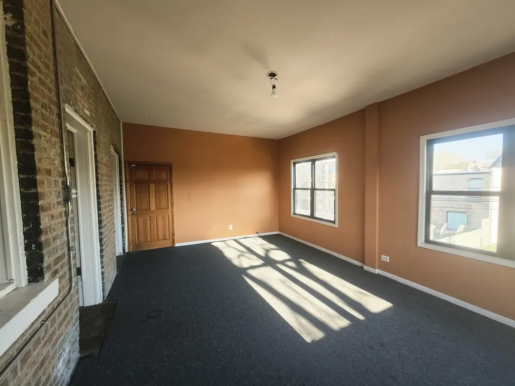 419 East 46th Street Chicago IL 60653