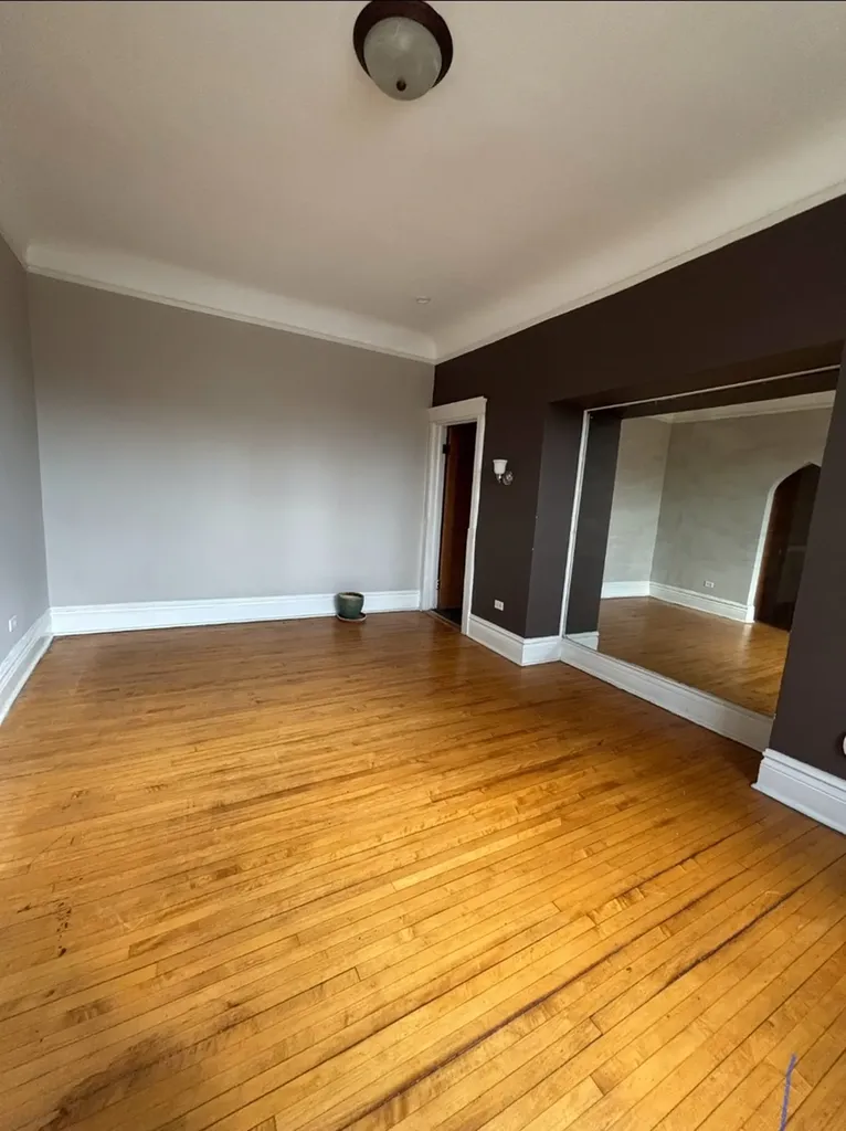 419 East 46th Street Chicago IL 60653