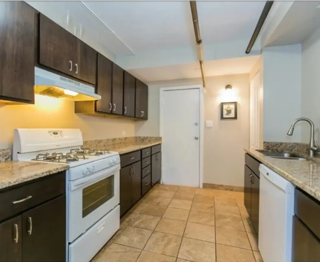 419 East 46th Street Chicago IL 60653