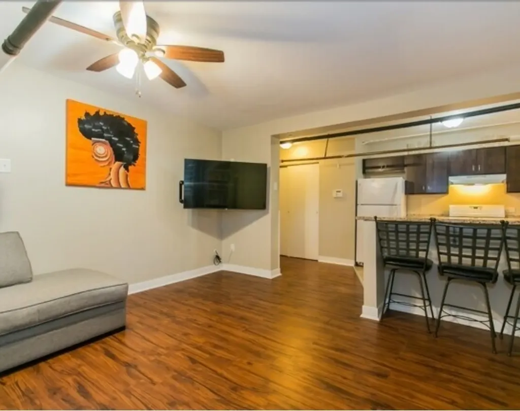 419 East 46th Street Chicago IL 60653
