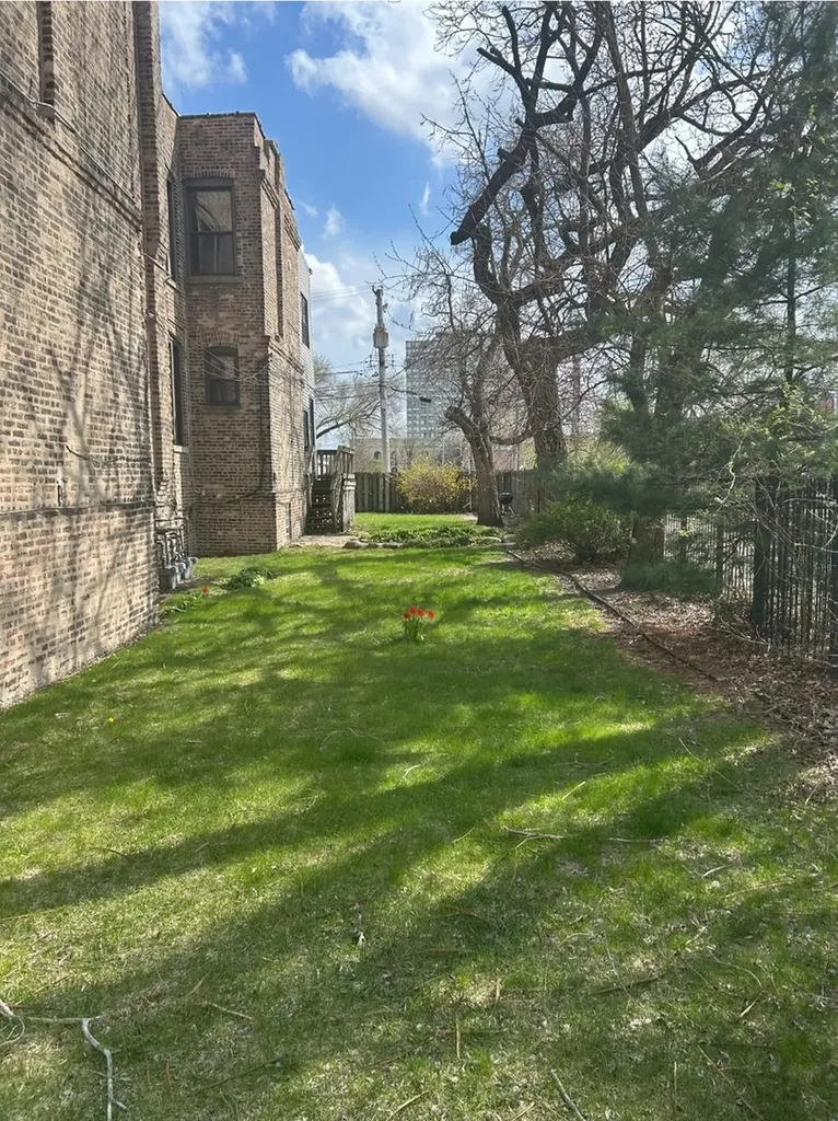 419 East 46th Street Chicago IL 60653