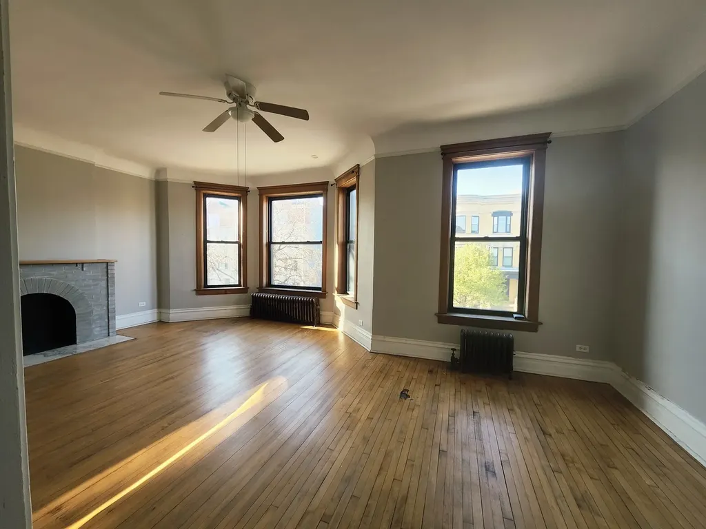 419 East 46th Street Chicago IL 60653