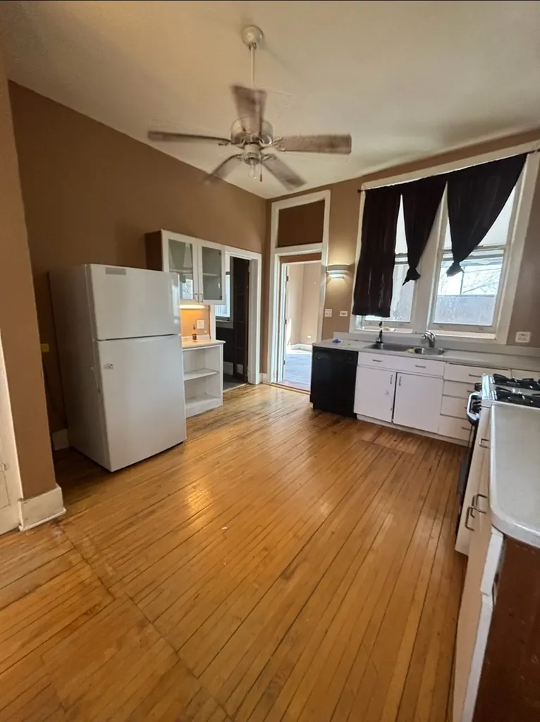 419 East 46th Street Chicago IL 60653