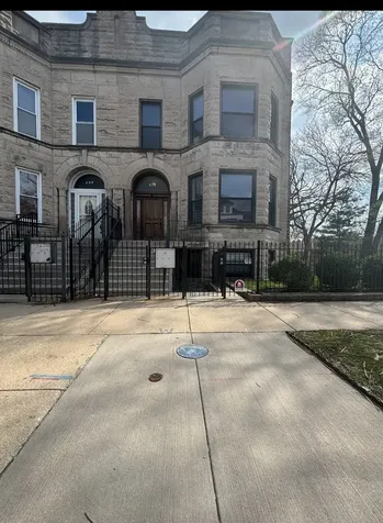 419 East 46th Street Chicago IL 60653