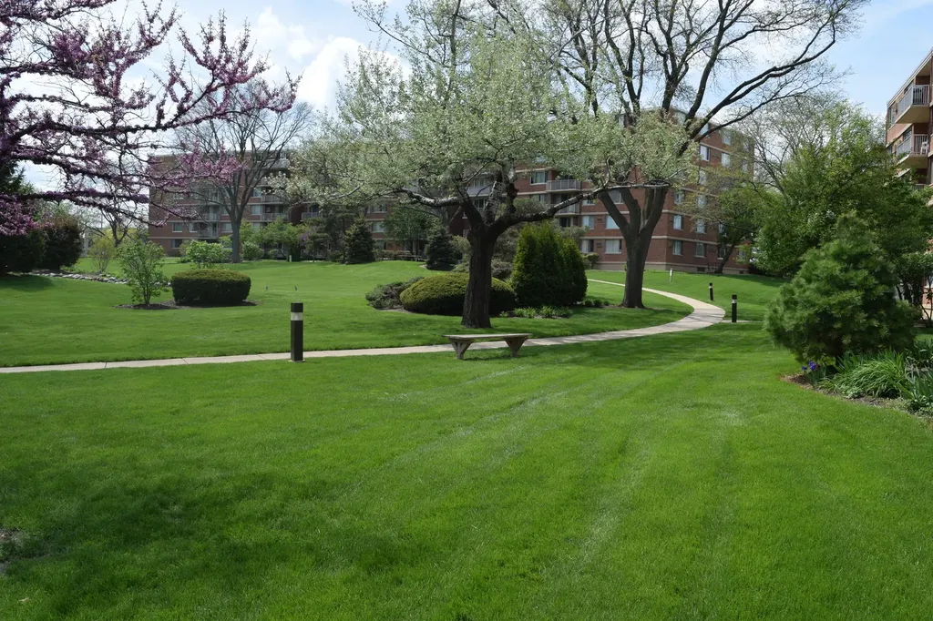 2200 South Stewart Avenue Lombard IL 60148
