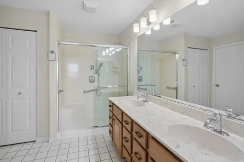 1009 Huntington Drive Elk Grove Village IL 60007