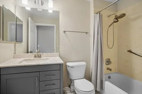 1009 Huntington Drive Elk Grove Village IL 60007
