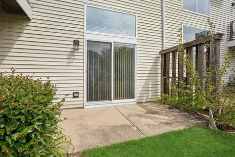 1009 Huntington Drive Elk Grove Village IL 60007