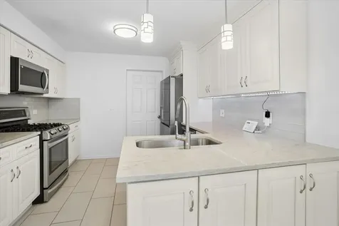 1009 Huntington Drive Elk Grove Village IL 60007