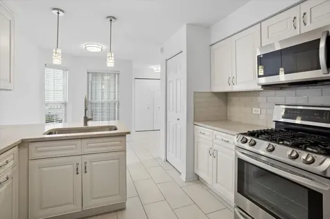 1009 Huntington Drive Elk Grove Village IL 60007