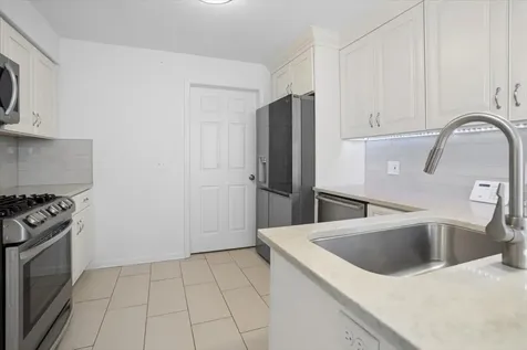 1009 Huntington Drive Elk Grove Village IL 60007