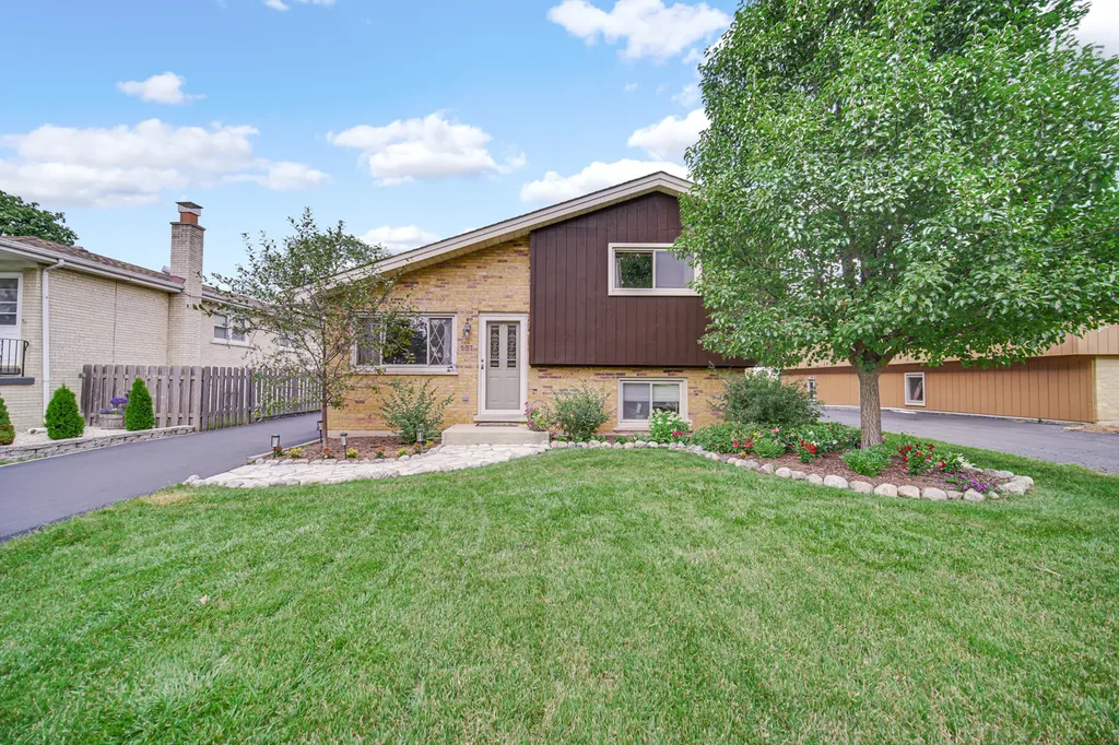 557 West Crockett Avenue Elmhurst IL 60126