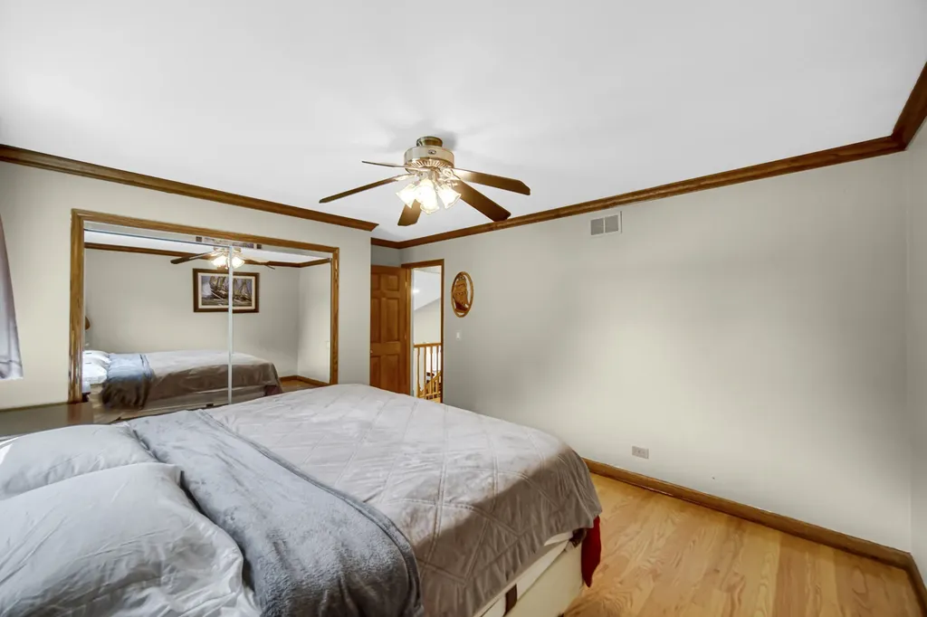 557 West Crockett Avenue Elmhurst IL 60126