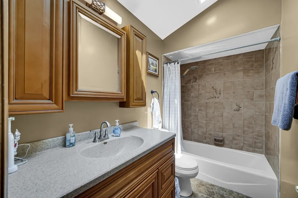 557 West Crockett Avenue Elmhurst IL 60126