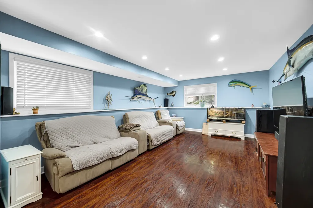 557 West Crockett Avenue Elmhurst IL 60126