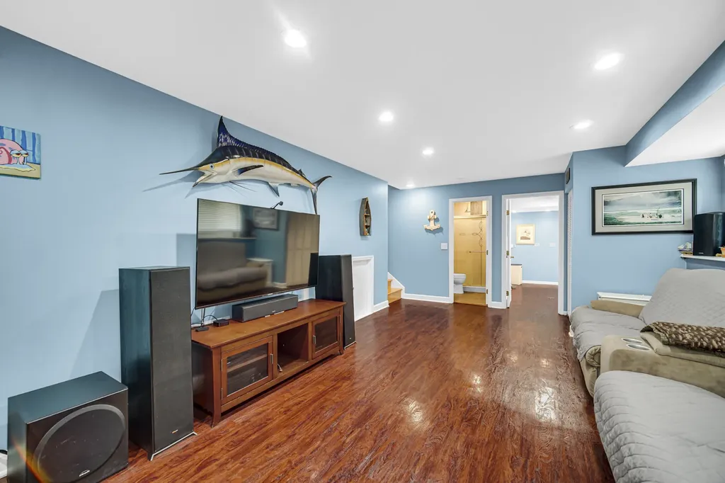 557 West Crockett Avenue Elmhurst IL 60126