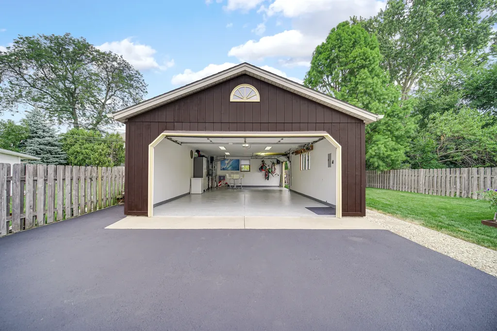 557 West Crockett Avenue Elmhurst IL 60126