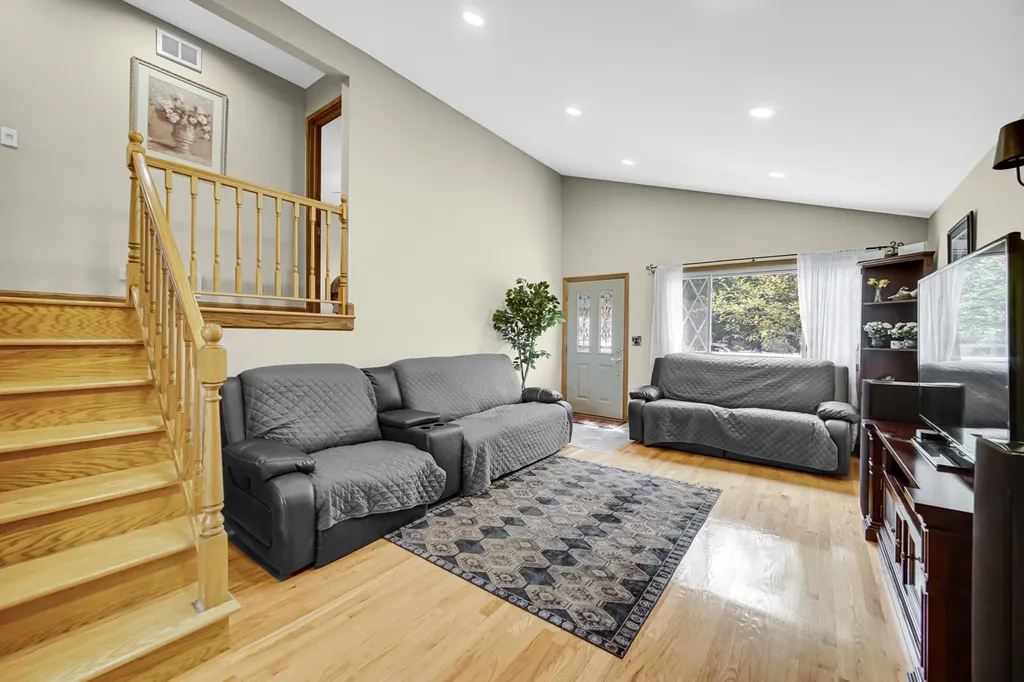 557 West Crockett Avenue Elmhurst IL 60126